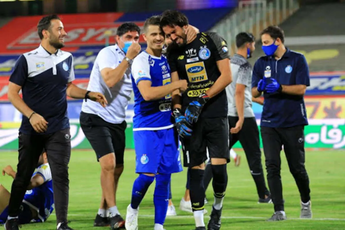 فوتبالیها نمیگیرند!