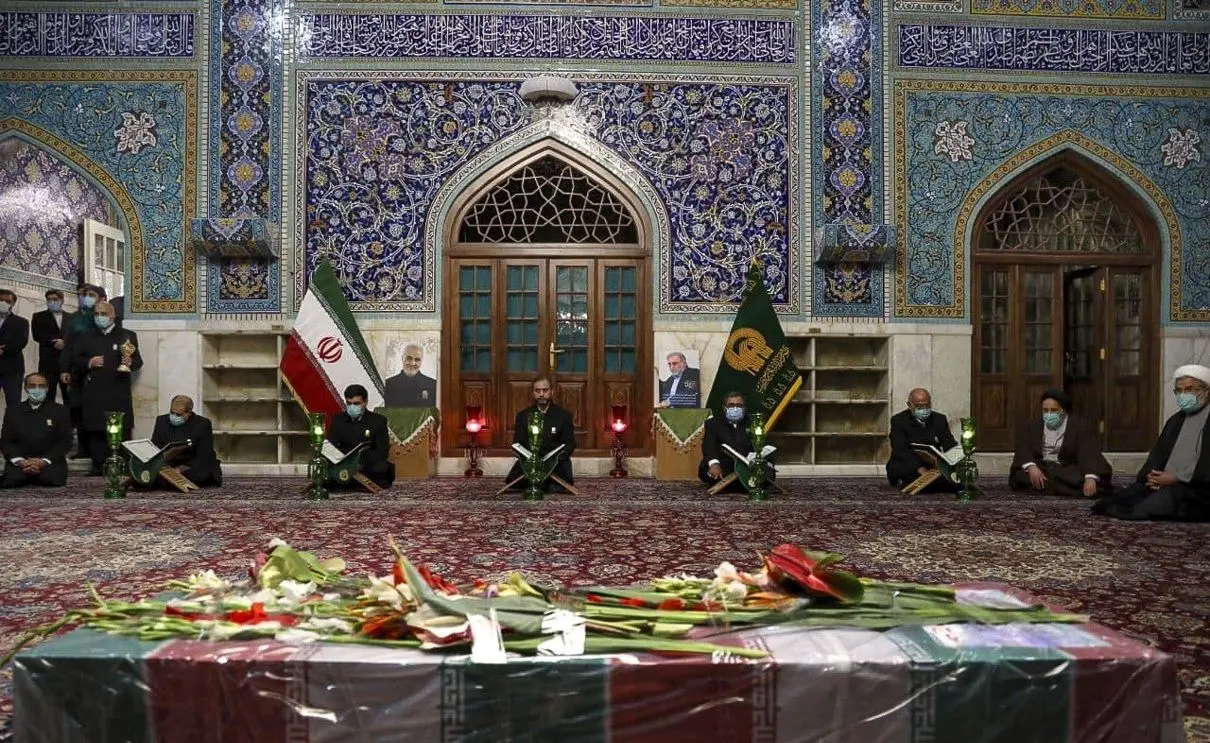 (تصاویر) تشییع پیکر شهید محسن فخری زاده در حرم امام رضا(ع)