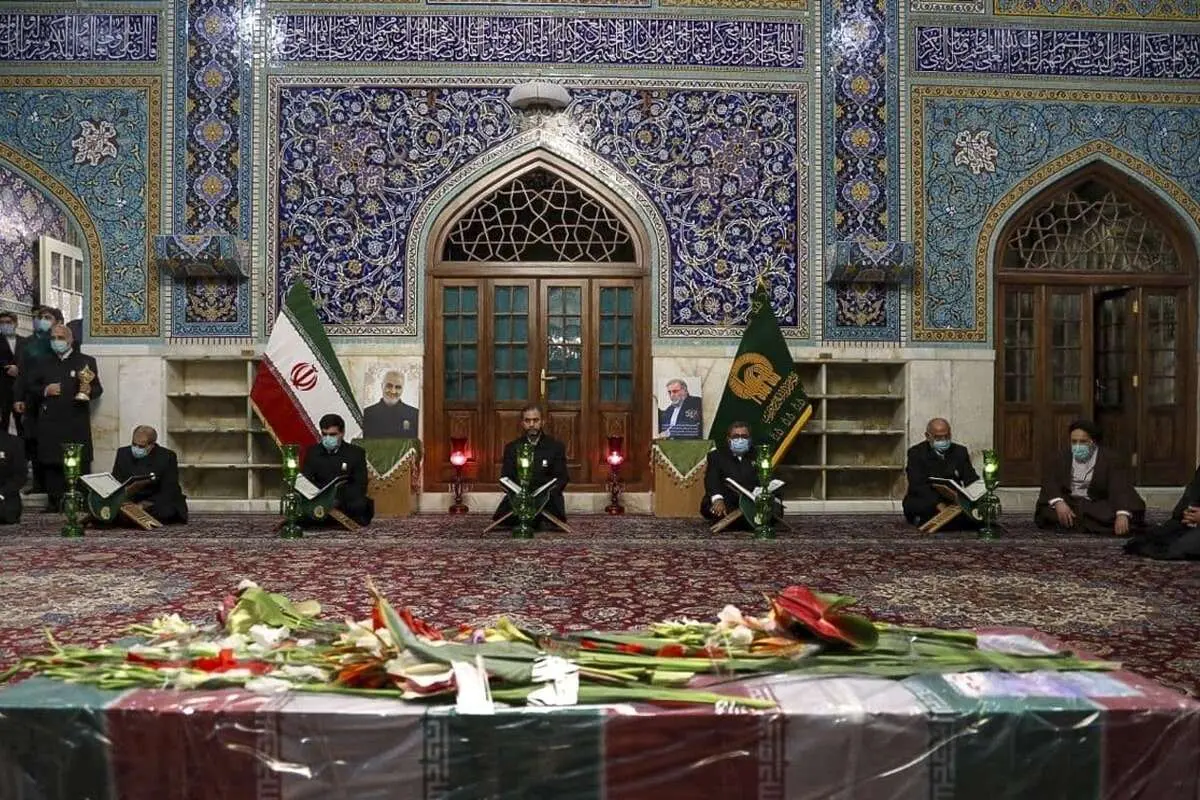 (تصاویر) تشییع پیکر شهید محسن فخری زاده در حرم امام رضا(ع)