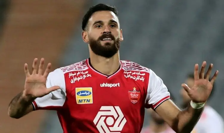 (عکس) تقدیم شادی گل هافبک پرسپولیس به مارادونا