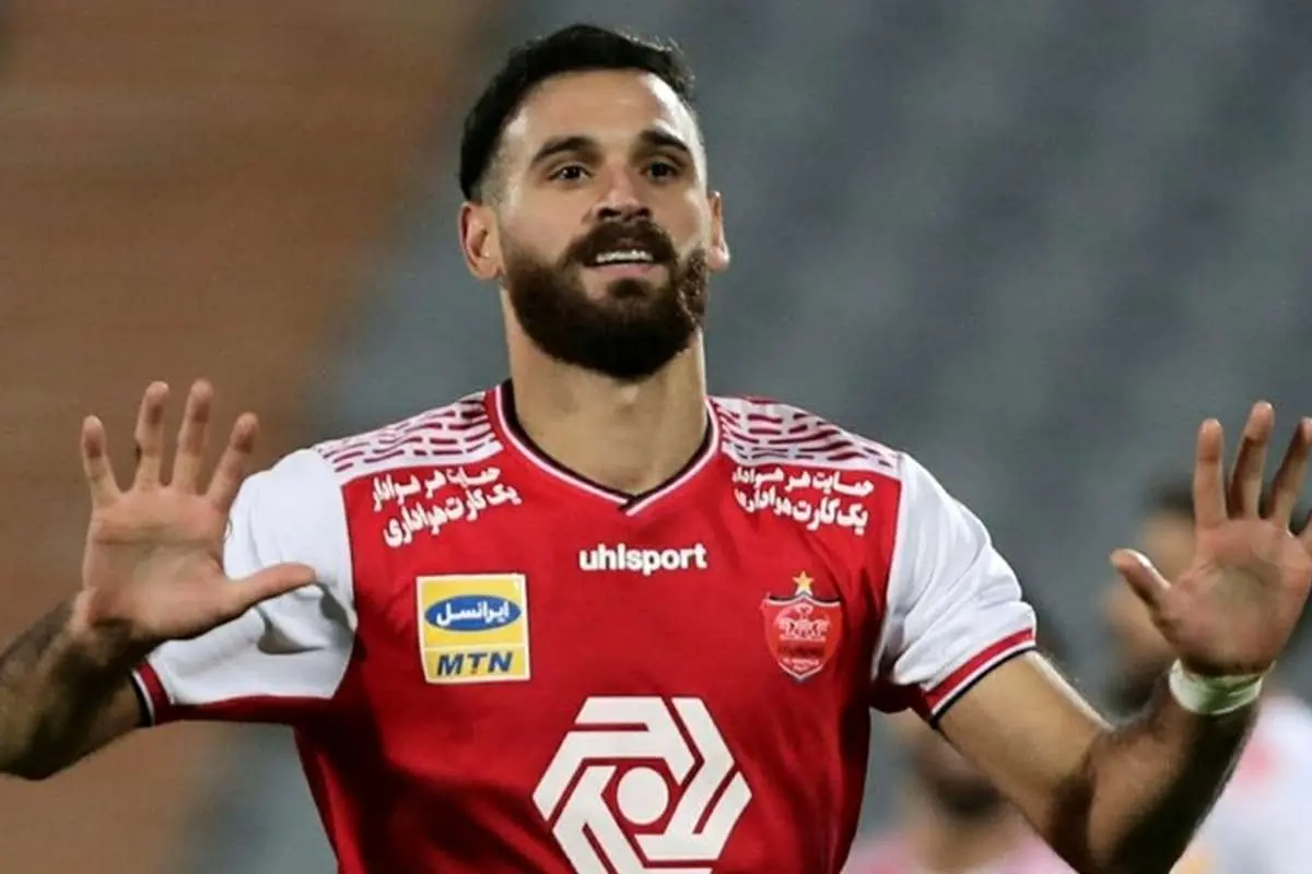 (عکس) تقدیم شادی گل هافبک پرسپولیس به مارادونا