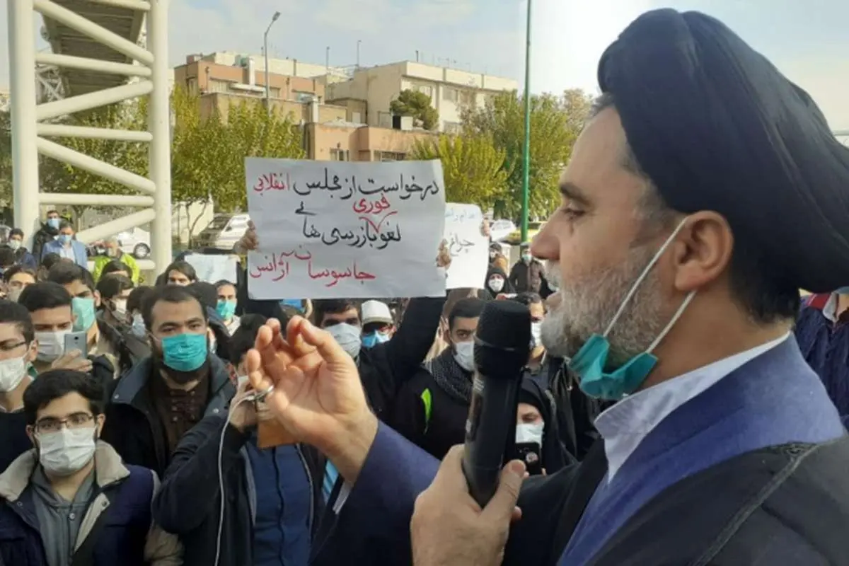 (تصاویر) تجمع مقابل مجلس و سخنان تند برخی نمایندگان