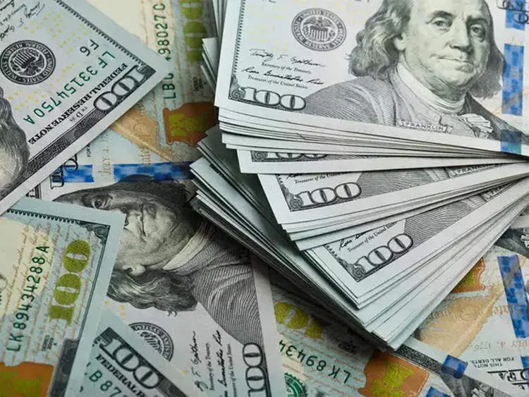 دلار ۴۲۰۰ تومانی ۱۴ برابر مبلغ یارانه رانت می‌آورد