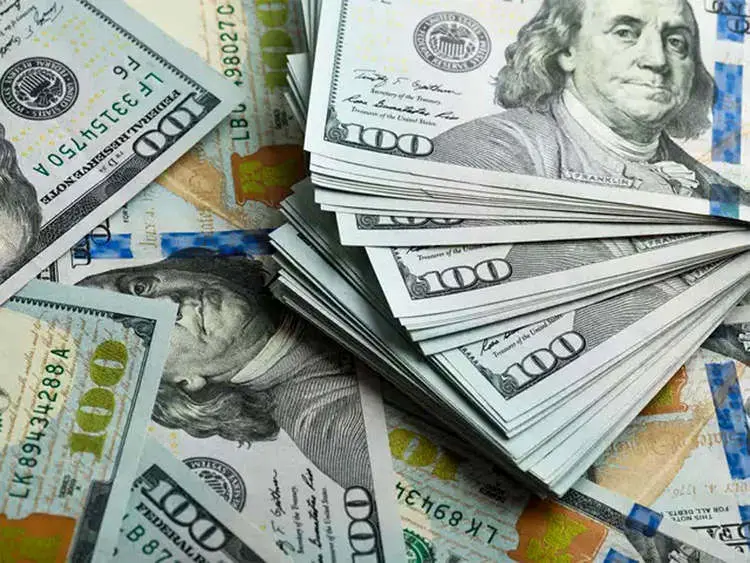 دلار ۴۲۰۰ تومانی ۱۴ برابر مبلغ یارانه رانت می‌آورد