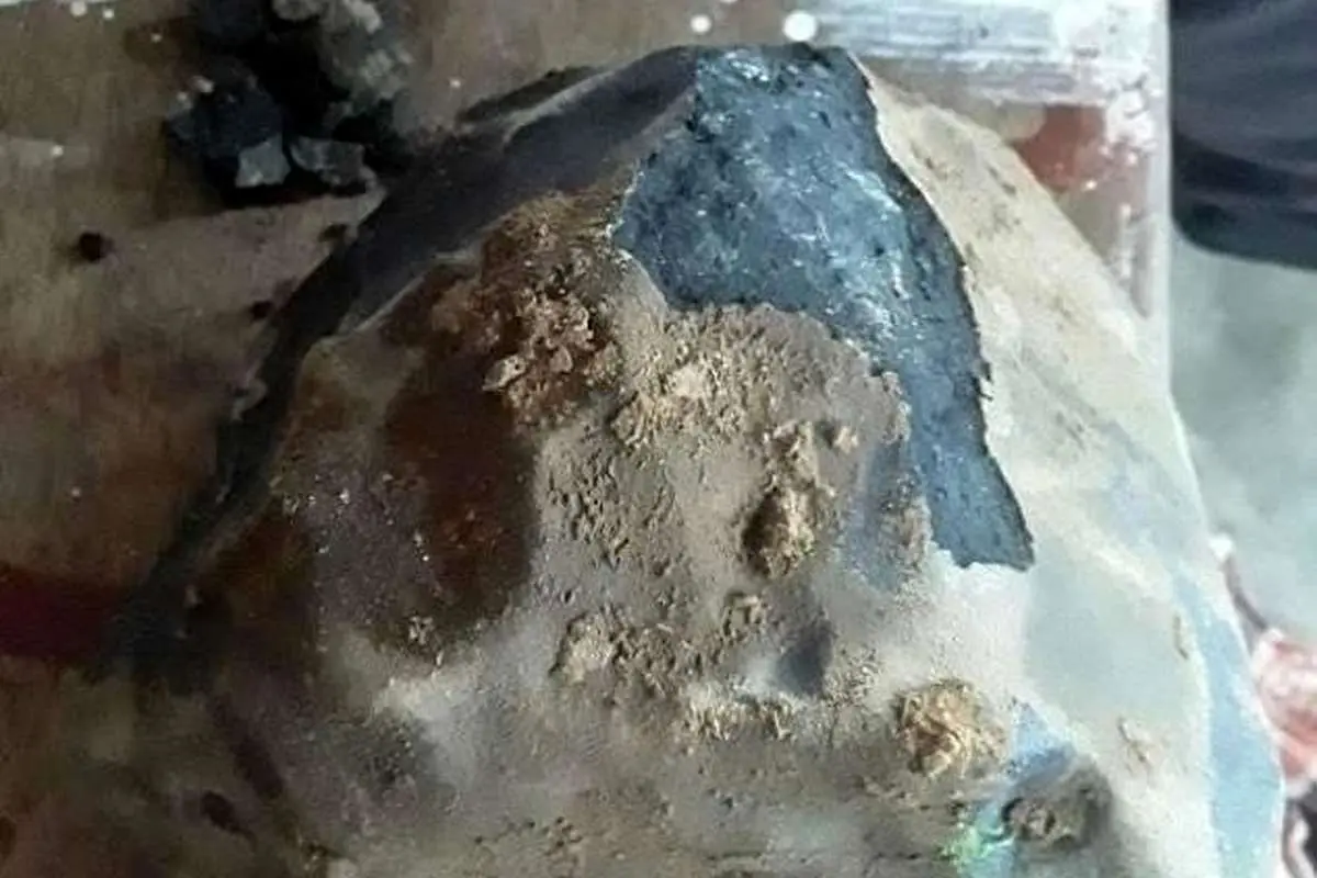 (تصاویر) سقوط شهاب سنگ بر سقف، صاحب خانه را میلیونر کرد