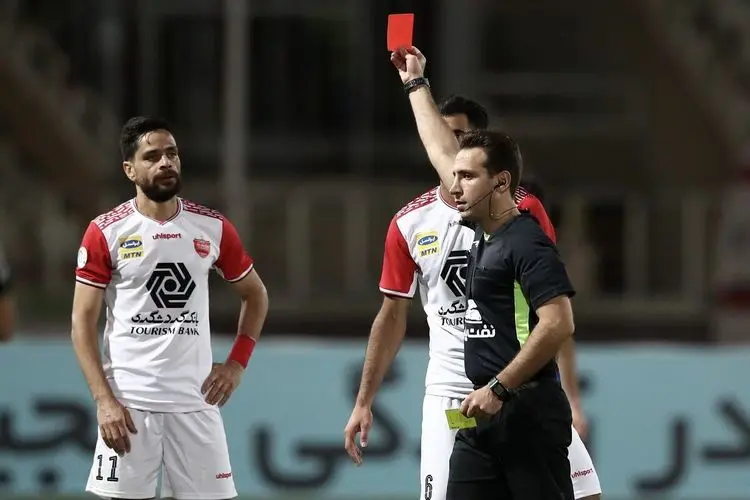 کارت قرمز هافبک پرسپولیس پاک نشد