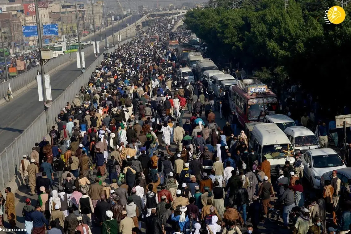 (تصاویر) سیل جمعیت در تشییع جنازه خادم حسین رضوی از رهبران تندرو پاکستان