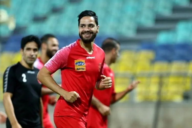 هافبک سرشناس پرسپولیس تمدید کرد