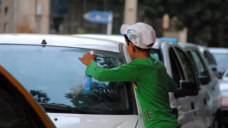 رنج ازدست‌دادن کودکی در خیابان