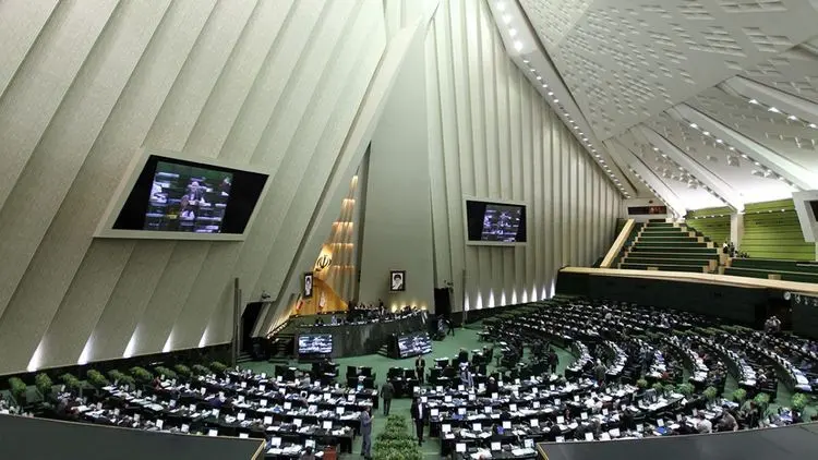 نمایندگان مجلس، حتی شان خودشان را هم حفظ نمی‌کنند