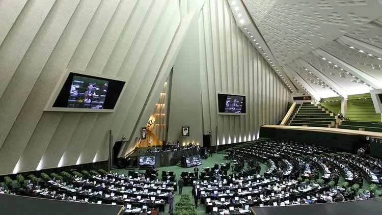 نمایندگان مجلس، حتی شان خودشان را هم حفظ نمی‌کنند