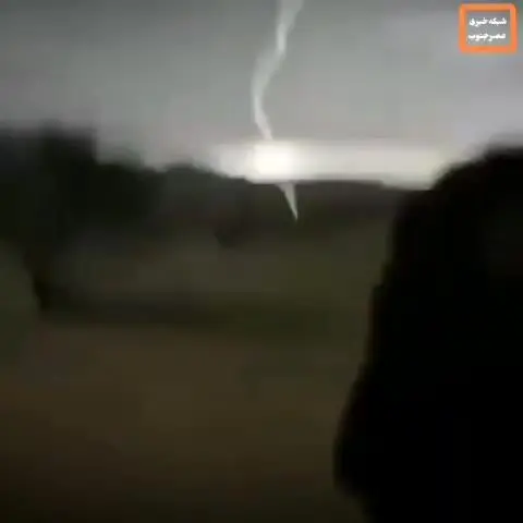 (ویدئو) لحظه برخورد صاعقه، نزدیک شهروند بوشهری