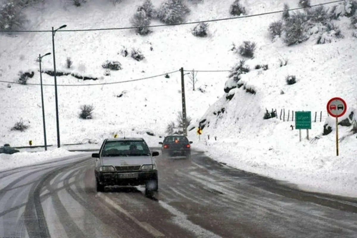 جادههای ۲۰ استان زیر بارش برف و باران