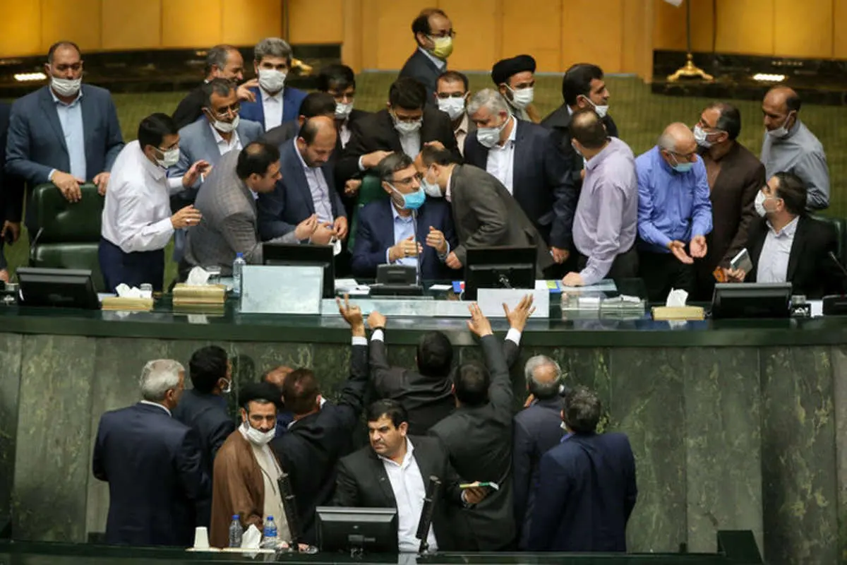 اختلافات مجلس و دولت، برندهای ندارد/ چشمهایشان را به خرداد ۱۴۰۰ دوختهاند