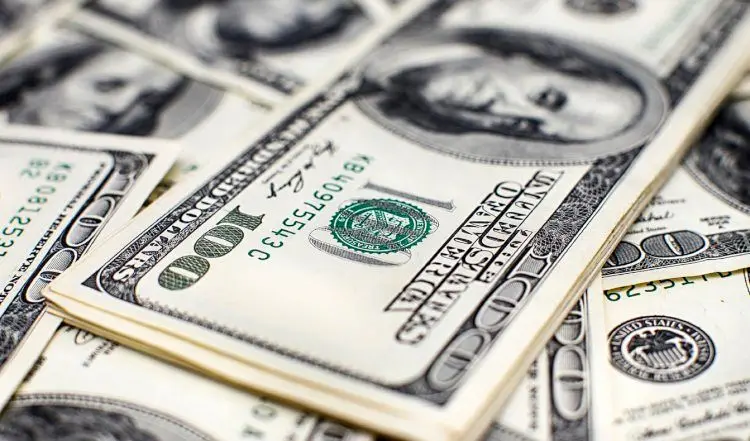 چرا قیمت دلار از محدوده ۲۵ هزار تومان عقب‌تر نمی‌رود؟