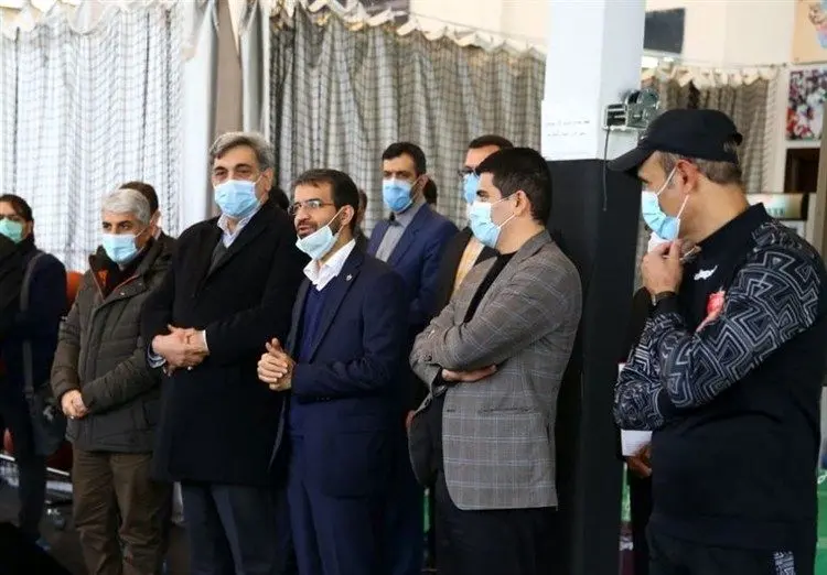 (ویدیو) انتقاد مجری شبکه ۵ از حضور شهردار تهران در اردوی پرسپولیس