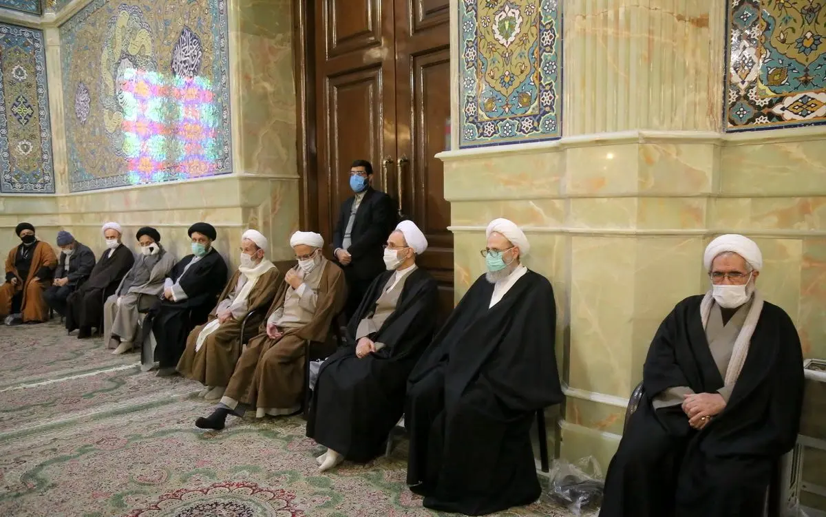 (تصاویر) متن و حاشیه تشییع و خاکسپاری پیکر آیت الله یزدی