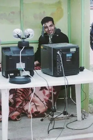 (تصویر) وضعیت عجیب عادل فردوسی‌پور در ورزشگاه آزادی!
