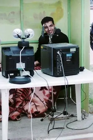(تصویر) وضعیت عجیب عادل فردوسی‌پور در ورزشگاه آزادی!