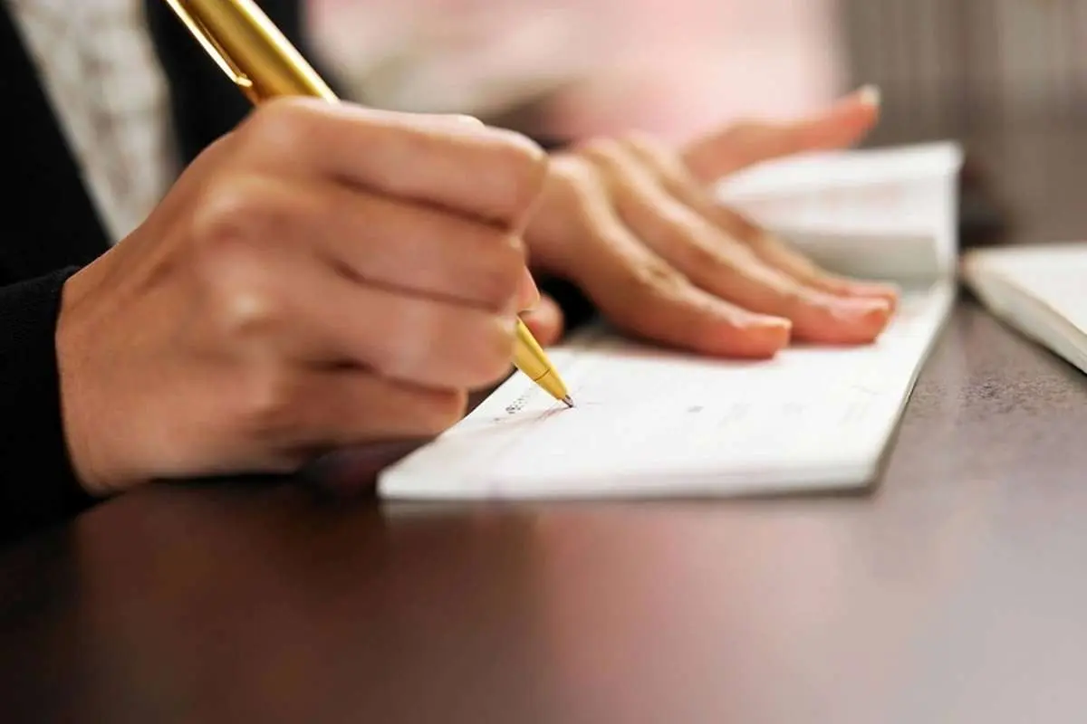 قانون جدید چک؛ از شنبه با دقت چک بکشید