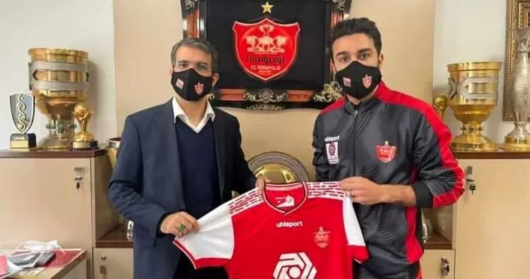 (عکس) قرارداد ستاره پرسپولیس تمدید شد