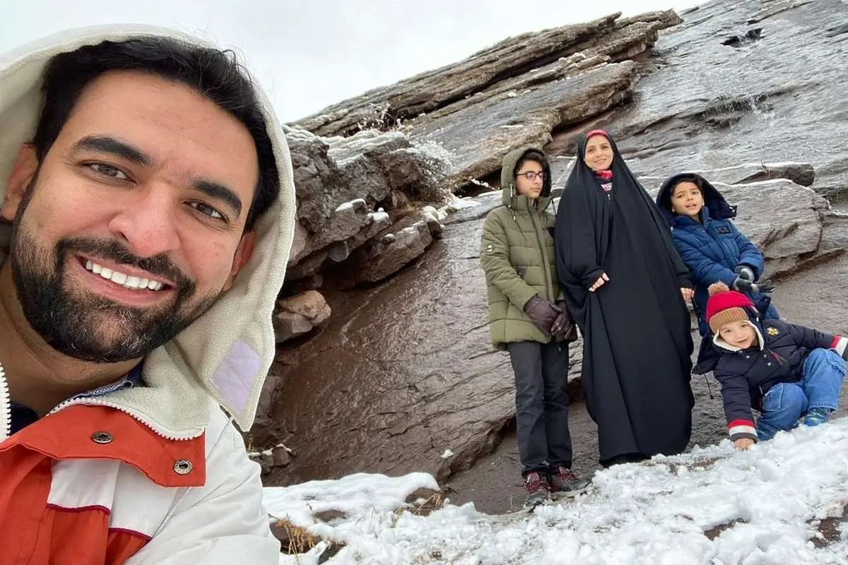 (تصویر) کوهنوردی آذری جهرمی با همسر و فرزندان