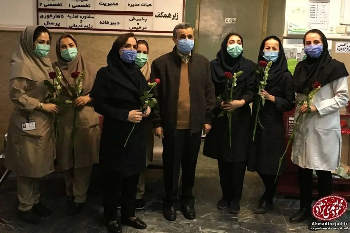 عکس یادگاری احمدی نژاد در بیمارستان