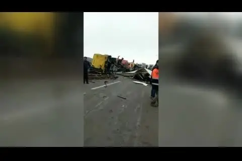 (ویدیو) تصادف وحشتناک چندین خودرو در اتوبان تهران - قزوین