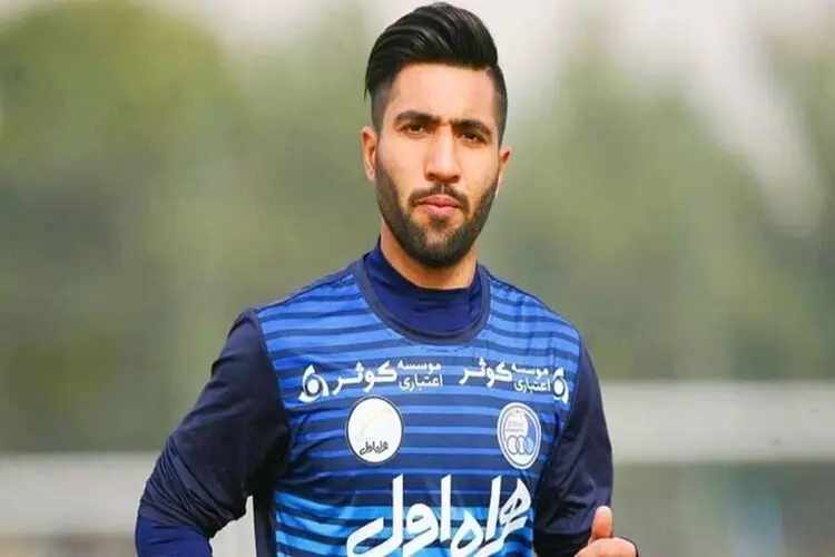 بلاتکلیفی عجیبِ هافبک استقلال