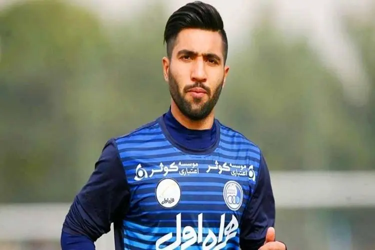بلاتکلیفی عجیبِ هافبک استقلال