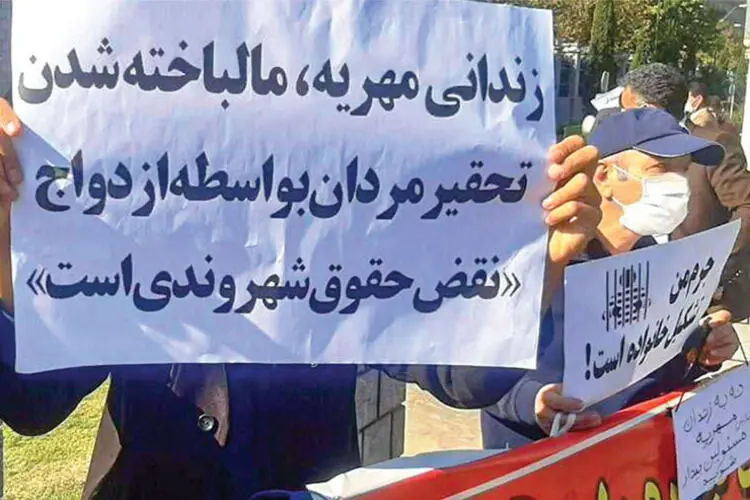 تجمع برخی محکومان مهریه مقابل مجلس