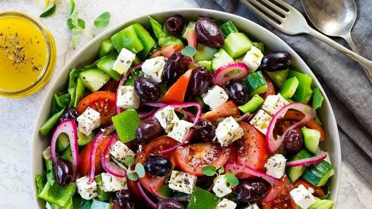 طرز تهیه سالاد یونانی