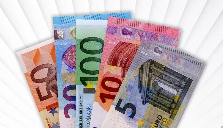 میزان تراکنش‌های یورو از دلار پیشی گرفت