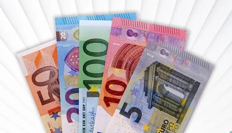 میزان تراکنش‌های یورو از دلار پیشی گرفت