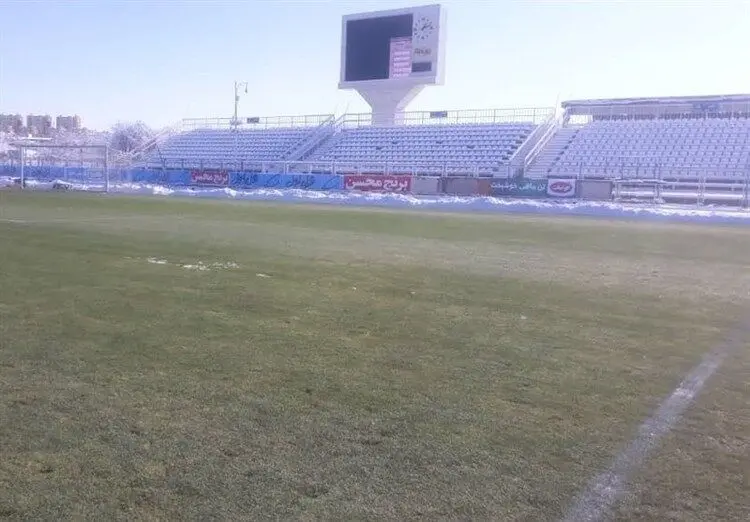 (عکس) ورزشگاه بعد از بارش برف