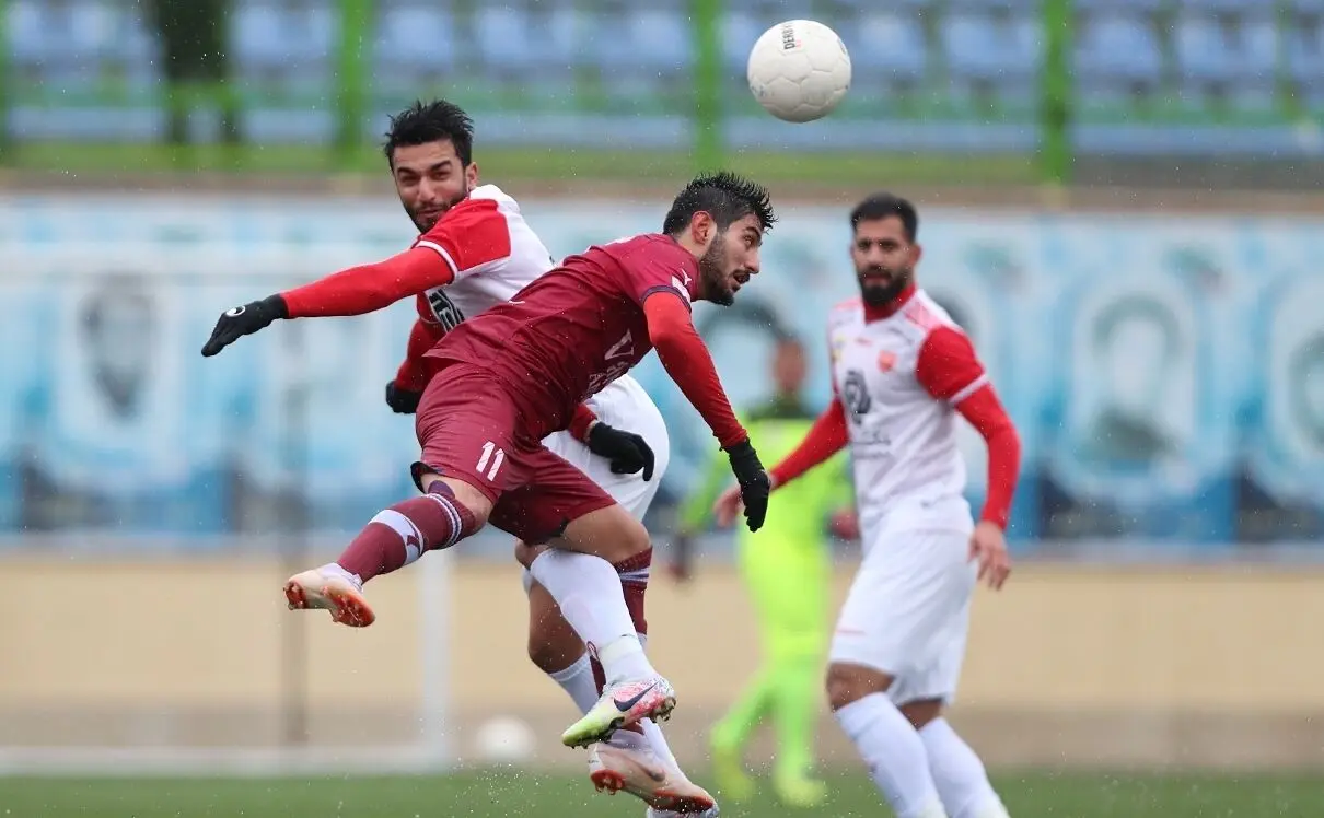(تصاویر) فرار پرسپولیس از شکست زیر باران در باتلاق قائمشهر
