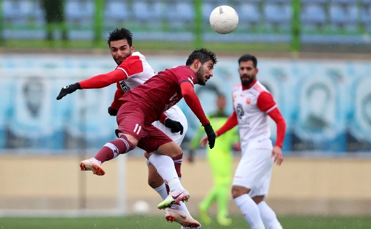 (تصاویر) فرار پرسپولیس از شکست زیر باران در باتلاق قائمشهر