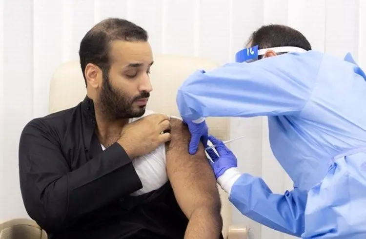 (ویدئو) محمد بن سلمان واکسن کرونا تزریق کرد