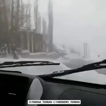 لحظه هولناک ریزش بهمن در جاده دربندسر شمیرانات