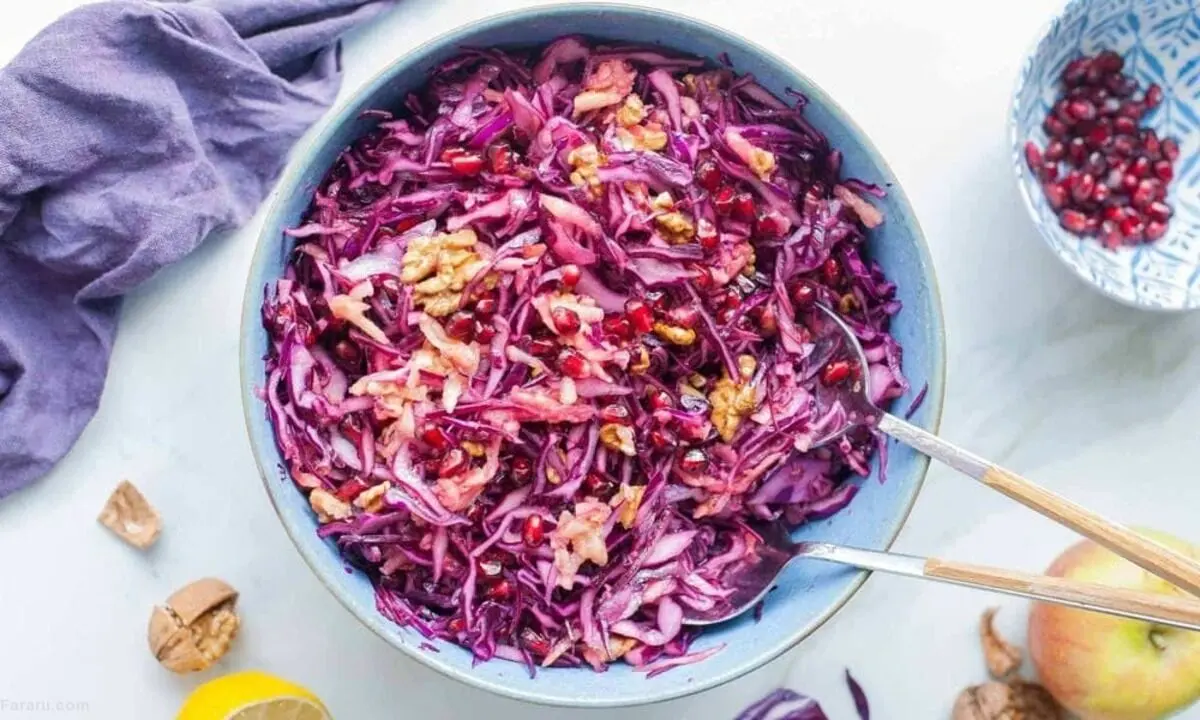 طرز تهیه سالاد کلم و انار؛ مخصوص شب یلدا