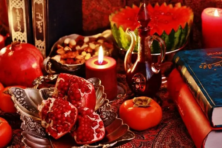 آیین‌های سنتی شب یلدا در استان‌های مختلف ایران