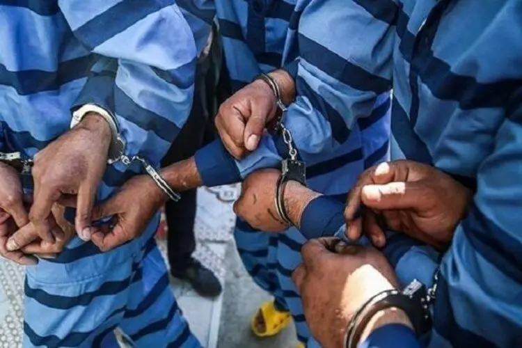دستگیری یک عضو شورا ۶ پرسنل و یک پیمانکار شهرداری آبسرد