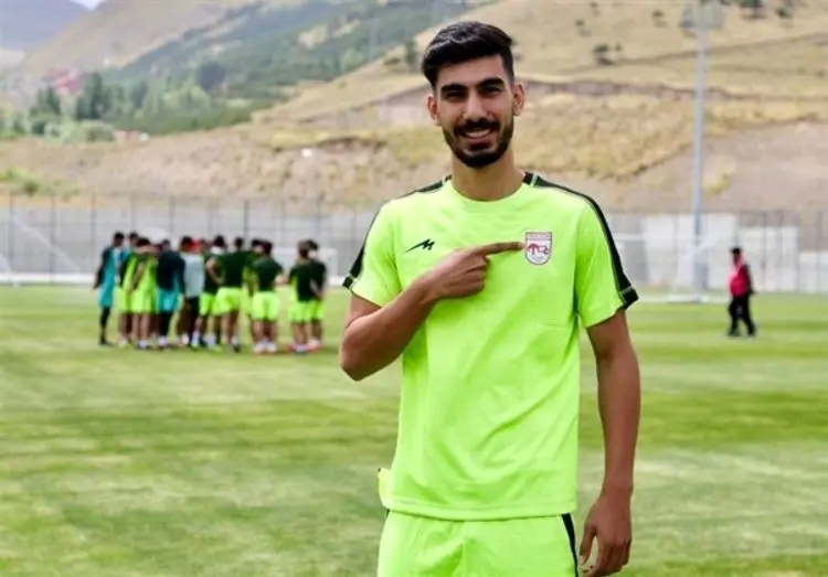 شدیداً پرسپولیسی‌ام و حتی حاضرم مجانی قرارداد ببندم