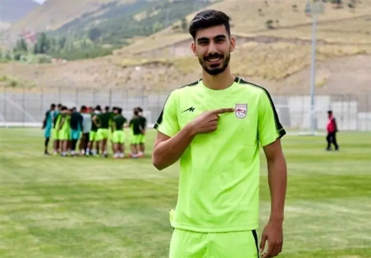 شدیداً پرسپولیسی‌ام و حتی حاضرم مجانی قرارداد ببندم