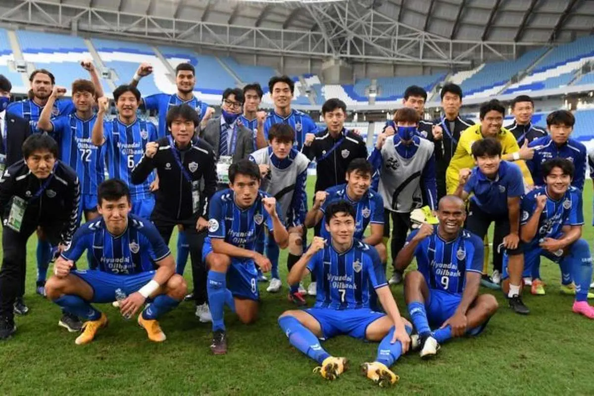 (تصویر) تیم کره‌ای با هواداران ایرانی مقابل پرسپولیس!