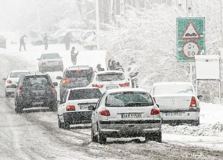 برف و باران در جاده‌های ۱۰ استان