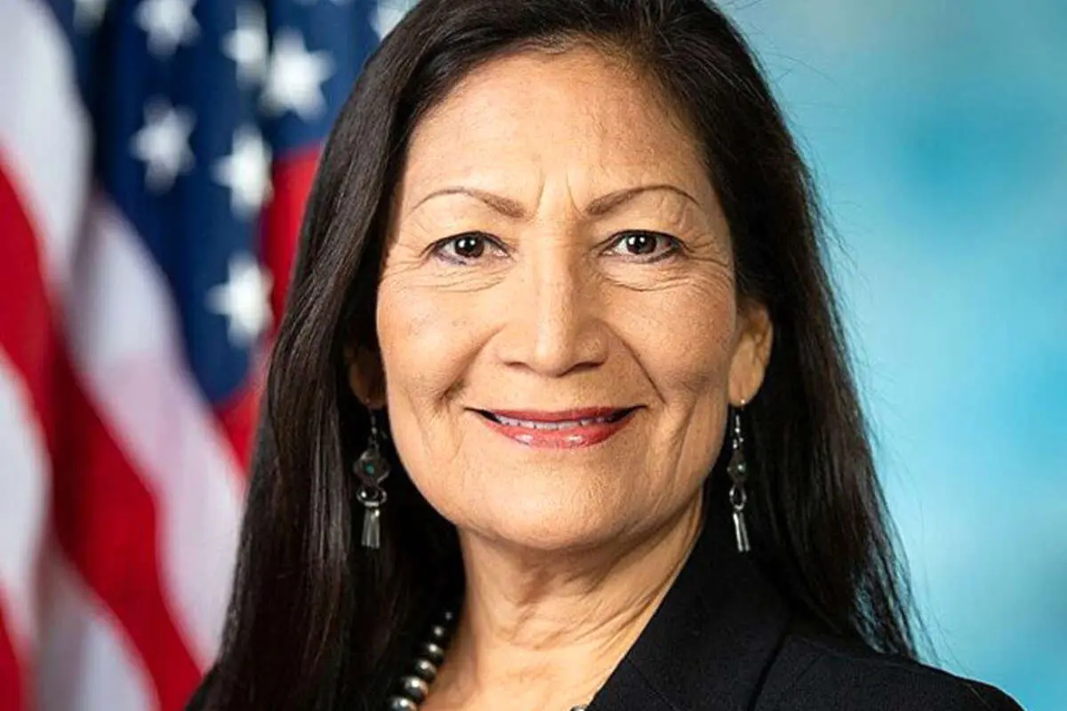 نخستین زن سرخ‌پوست، وزیر کشور آمریکا می‌شود