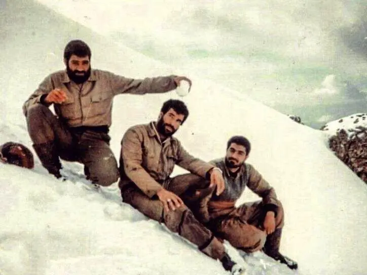 تصویر جالب از سردار سلیمانی در برف سنگین