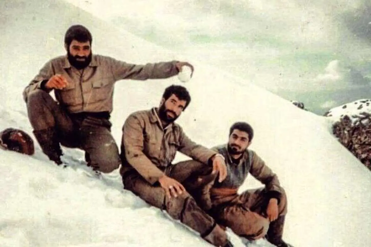 تصویر جالب از سردار سلیمانی در برف سنگین