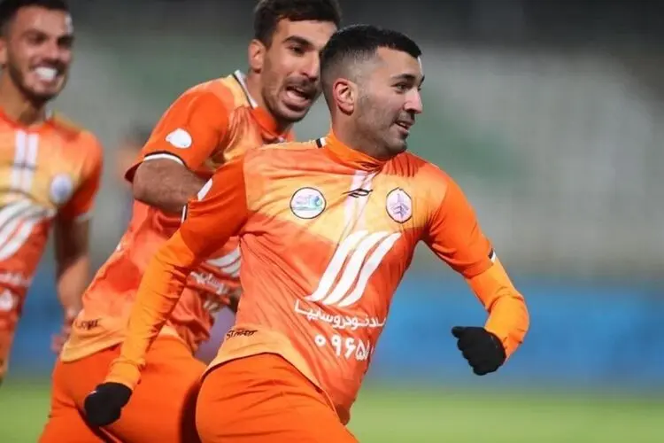 بازگشت هافبک جنجالی به پرسپولیس؟